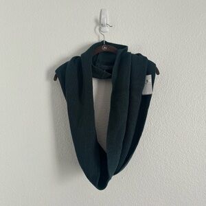 NWT Under Armour Women's Blue/Green Infinity Knit Scarf